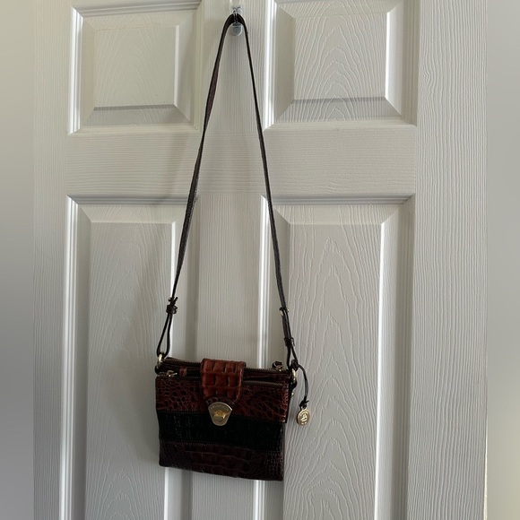 BRAHMIN Brown and Black Textured Cross post Bag with Gold Twist Lock Clasp - Picture 2 of 9